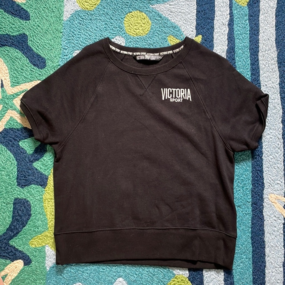 vS short sleeve sweatshirt